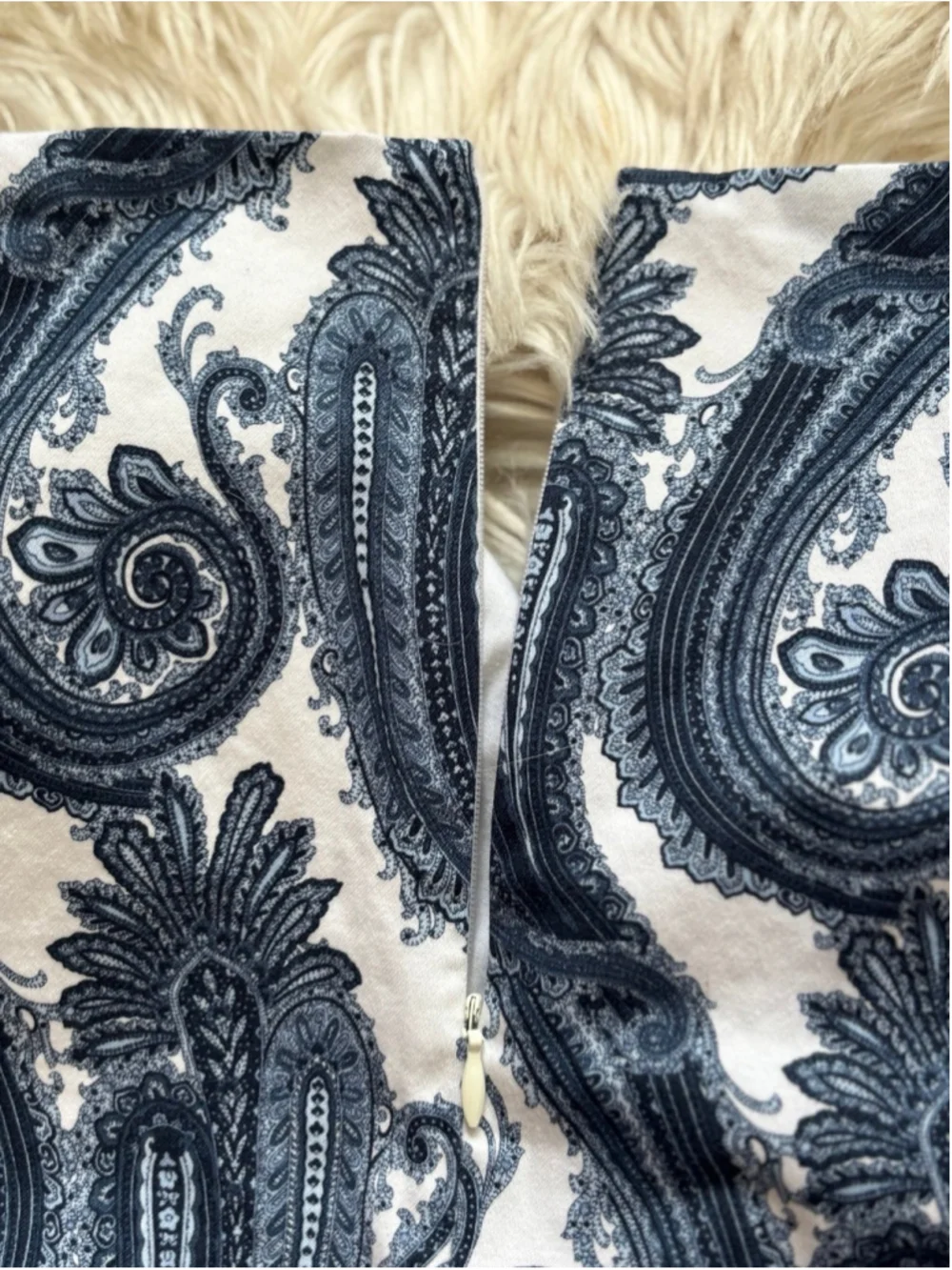 Focus 2000s 90s vintage paisley mini skirt